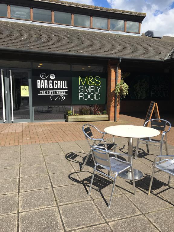 Warrington Motel, J20 M6 Lymm Services Bagian luar foto