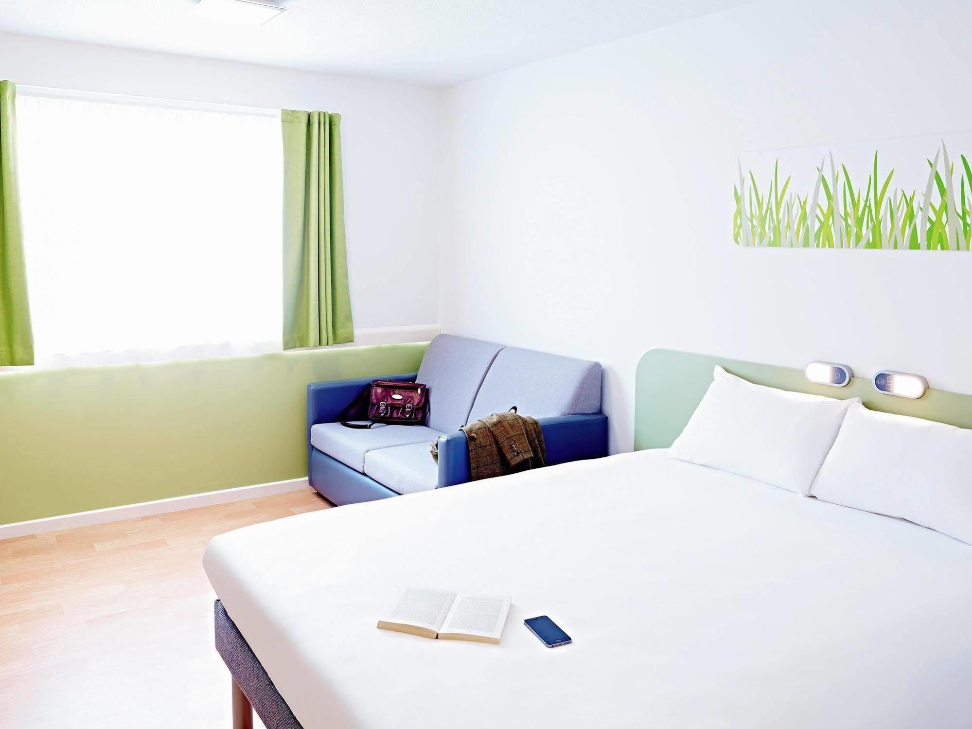 Warrington Motel, J20 M6 Lymm Services Bagian luar foto